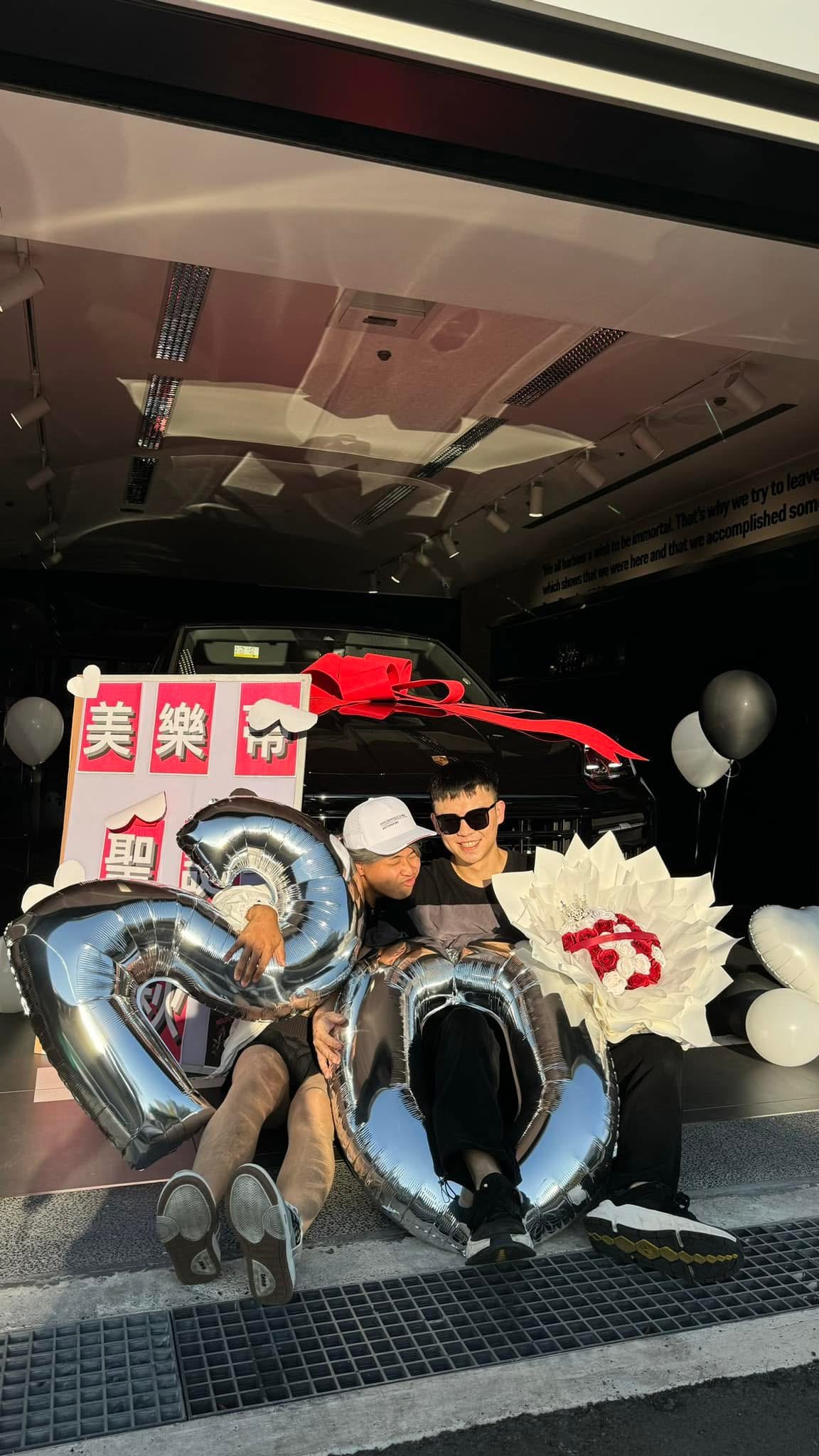客戶與卓耀團隊交車合照