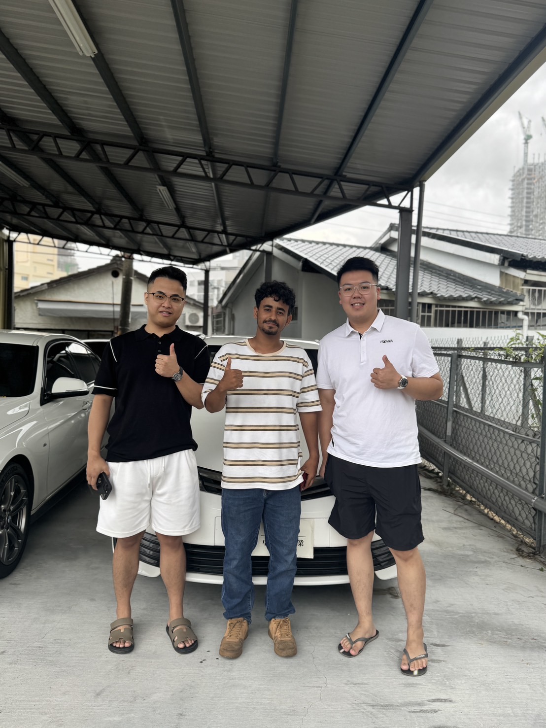 客戶與卓耀團隊成交合照