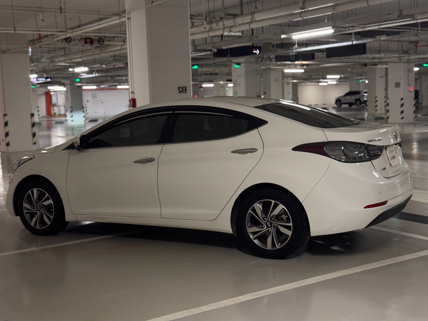 HUNDAI Elantra EX 實車照片 3