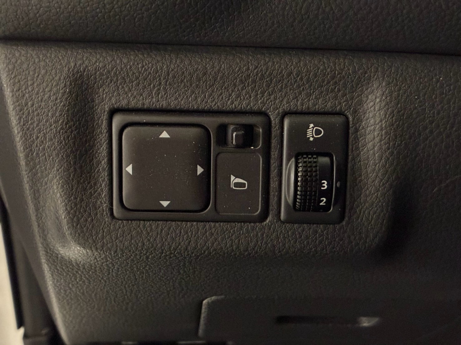 NISSAN LIVINA 實車照片 5