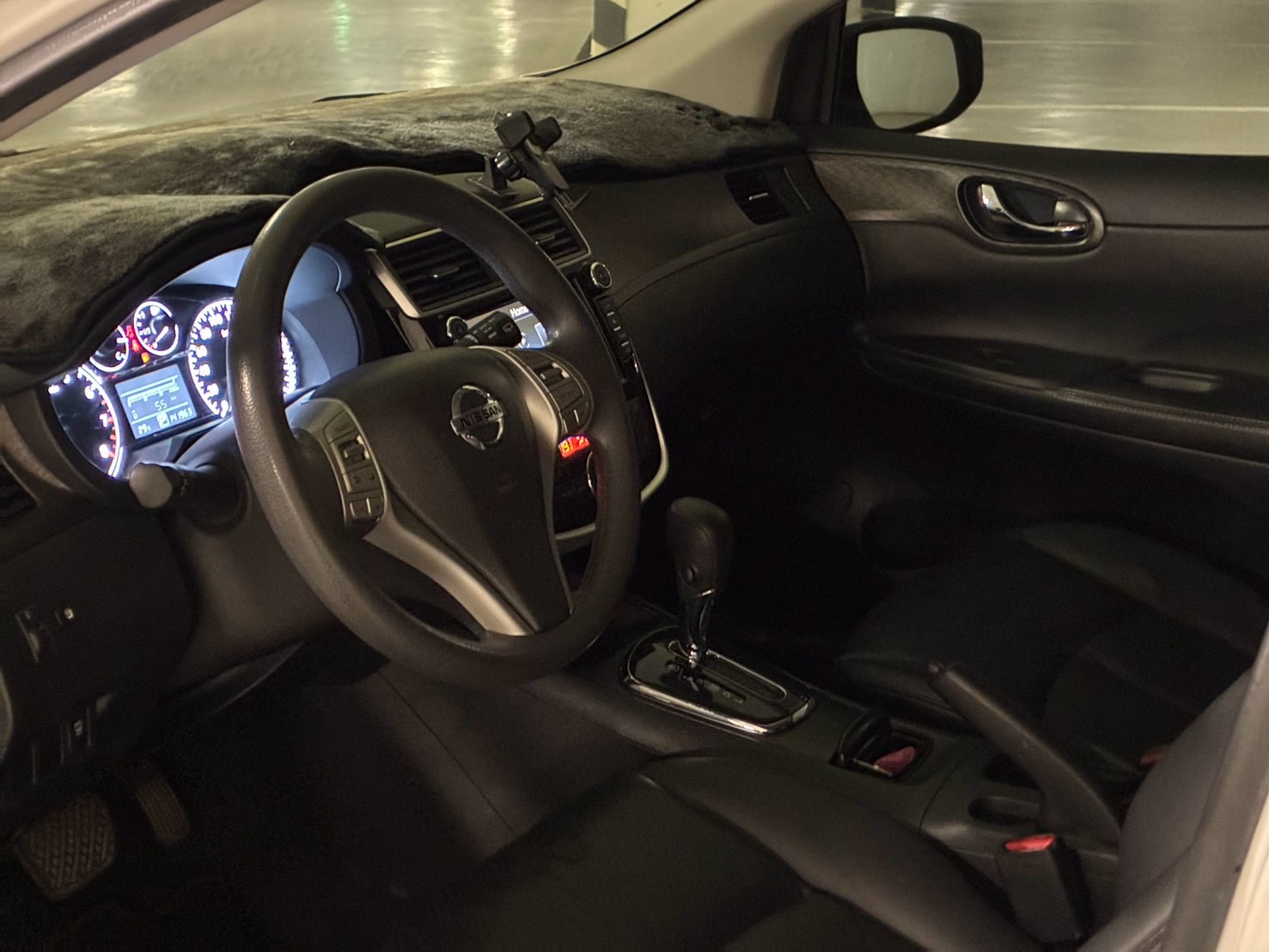 NISSAN TIIDA 實車照片 2