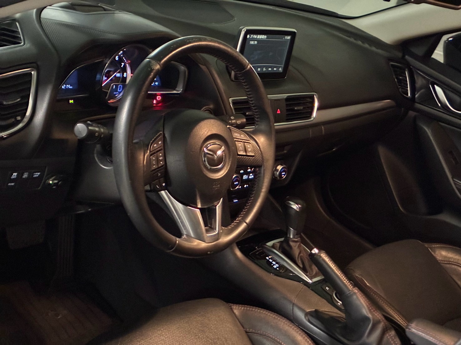 MAZDA Mazda 3 實車照片 8