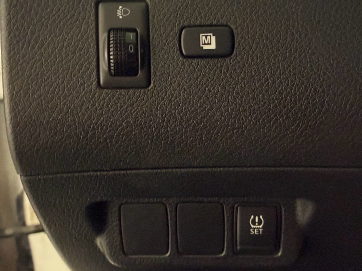 NISSAN TIIDA 實車照片 7