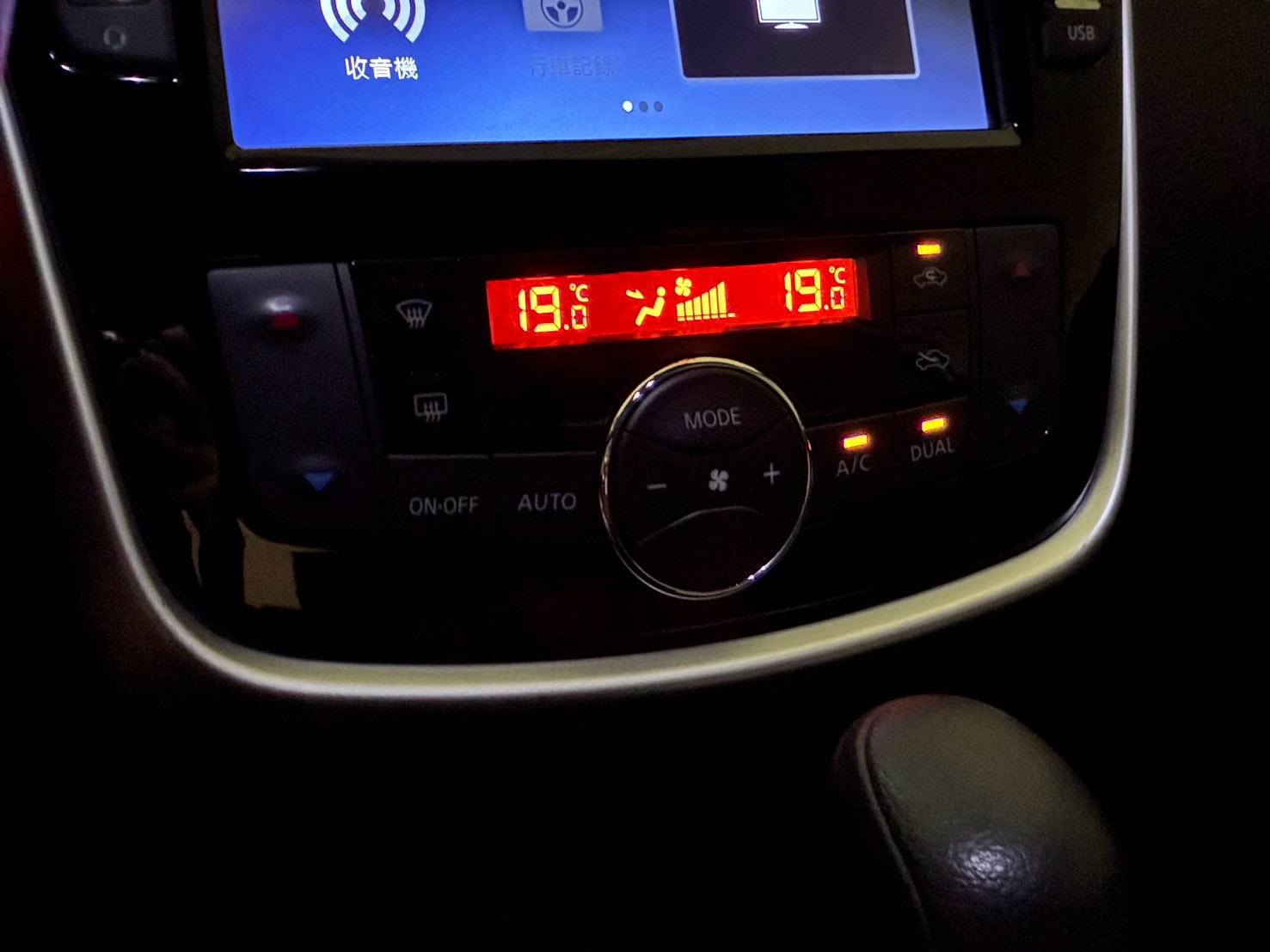 NISSAN TIIDA 實車照片 6