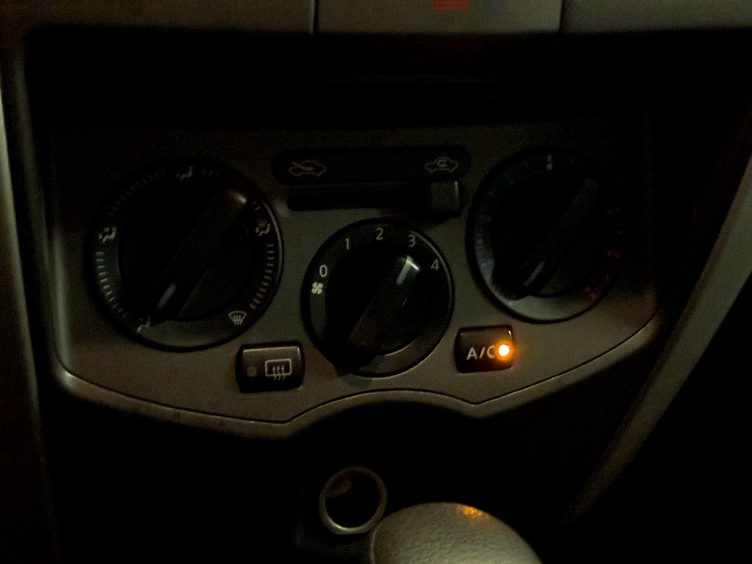 NISSAN LIVINA 實車照片 6
