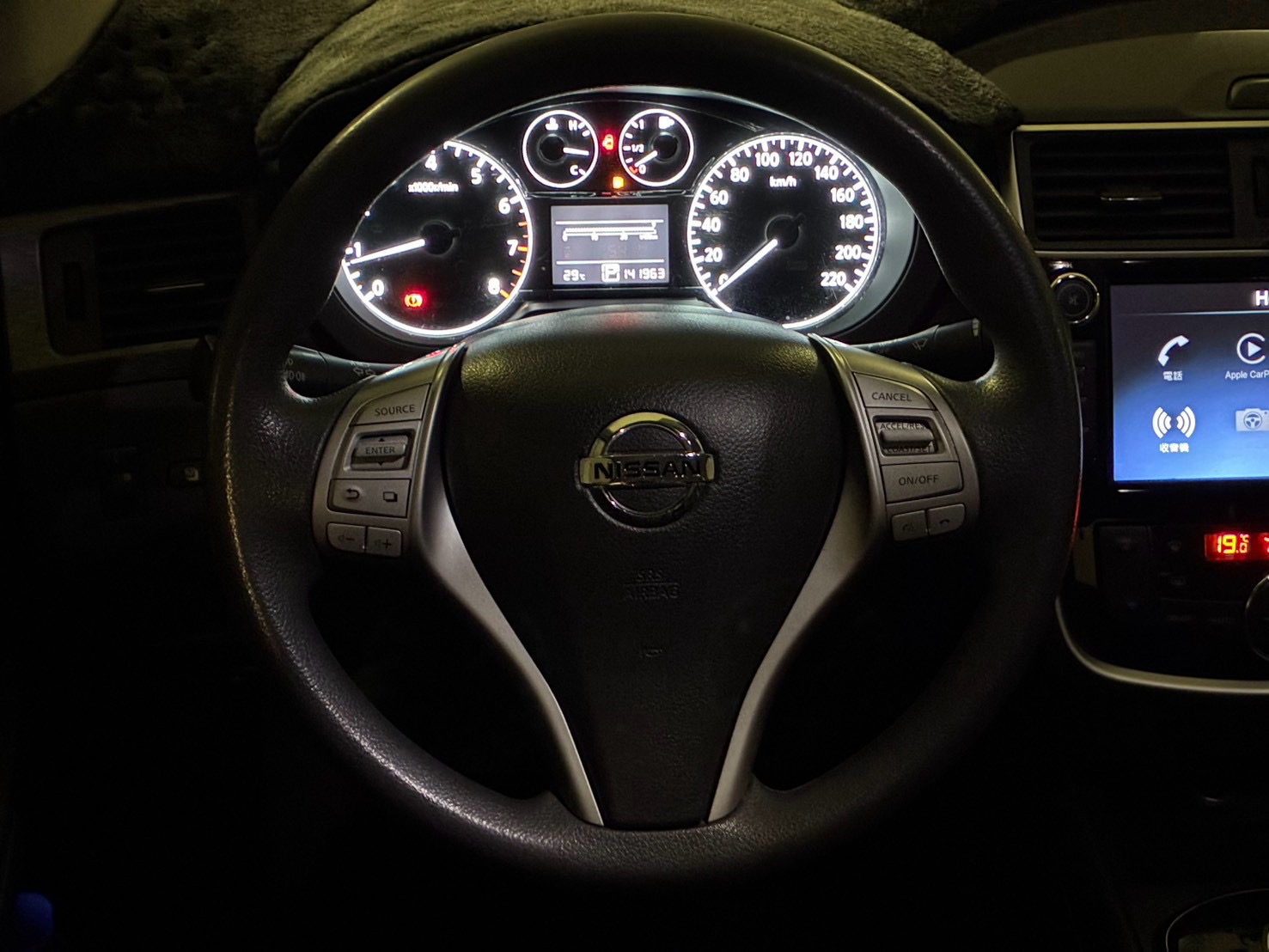 NISSAN TIIDA 實車照片 5